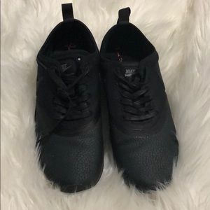 Nike sneakers size 7